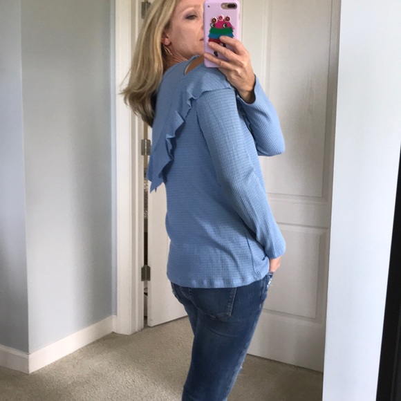 ♥️1 SM 1 MED♥️Long Sleeve Cold Shoulder Top - Picture 3 of 8